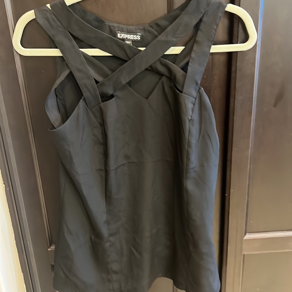 Express detail neck line tank